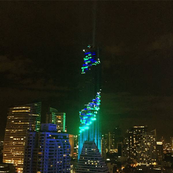สุดอลังการ ! ตึกมหานคร โชว์แสงสีเสียงตื่นตา ยิงแสงขึ้นฟ้า-ไม่กระทบการบิน สุดอลังการ ! ตึกมหานคร โชว์แสงสีเสียงตื่นตา ยิงแสงขึ้นฟ้า-ไม่กระทบการบิน