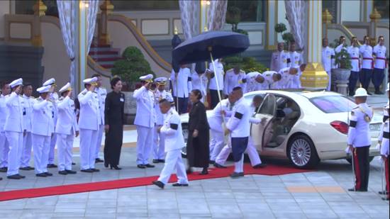 ถวายสักการะพระบรมศพ ถวายสักการะพระบรมศพ