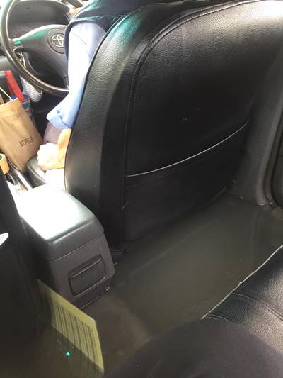 ชื่นชมแท็กซี่ มีน้ำใจขับส่งผู้โดยสาร แม้น้ำท่วมหนัก จนทะลักเข้าตัวรถ ชื่นชมแท็กซี่ มีน้ำใจขับส่งผู้โดยสาร แม้น้ำท่วมหนัก จนทะลักเข้าตัวรถ