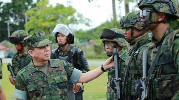 นายพลบุกอาละวาดพังแท่น-ชิงปืนหน่วยรีคอน นายพลบุกอาละวาดพังแท่น-ชิงปืนหน่วยรีคอน