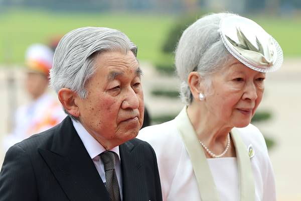 สมเด็จพระจักรพรรดิ-พระจักรพรรดินีแห่งญี่ปุ่น เสด็จฯ เยือนไทย บำเพ็ญพระราชกุศลพระบรมศพ สมเด็จพระจักรพรรดิ-พระจักรพรรดินีแห่งญี่ปุ่น เสด็จฯ เยือนไทย บำเพ็ญพระราชกุศลพระบรมศพ