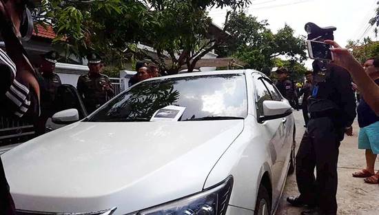 รวบแก๊งหมูบิน ตระเวนยกเค้าบ้านคนรวย รวบแก๊งหมูบิน ตระเวนยกเค้าบ้านคนรวย