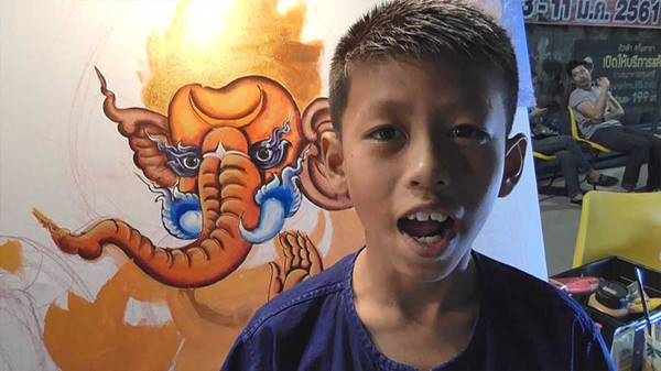 เด็ก 11 ขวบ เปิดหมวกวาดภาพลายเส้น เด็ก 11 ขวบ เปิดหมวกวาดภาพลายเส้น