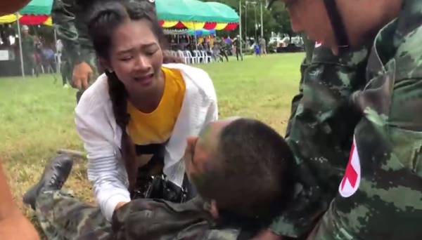 ขอแต่งงาน ขอแต่งงาน