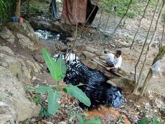 สาธารณสุข ชี้ บ่อน้ำดำที่นราธิวาส พบสารรักษาโรคผิวหนังได้ สาธารณสุข ชี้ บ่อน้ำดำที่นราธิวาส พบสารรักษาโรคผิวหนังได้