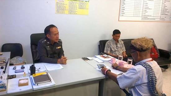 สั่งเด้งสิบเวรพ้นราชการ หลังเปิดประตูห้องขังให้แฟนเยี่ยม สั่งเด้งสิบเวรพ้นราชการ หลังเปิดประตูห้องขังให้แฟนเยี่ยม