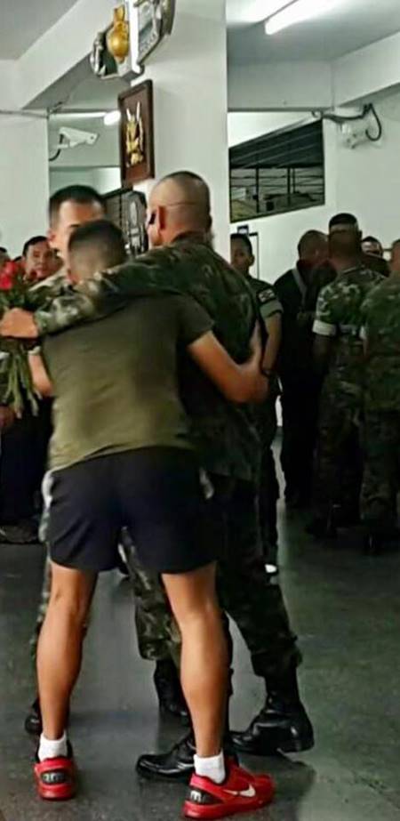 ทหาร Recon แห่ให้กำลังใจครูฝึก ทหาร Recon แห่ให้กำลังใจครูฝึก