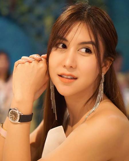 นักบอลดังหลอกเอาเงิน นักบอลดังหลอกเอาเงิน