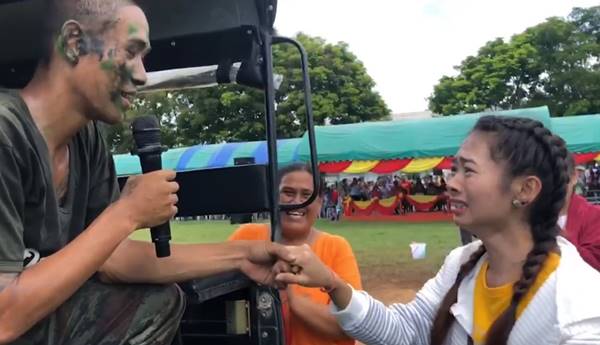 ขอแต่งงาน ขอแต่งงาน