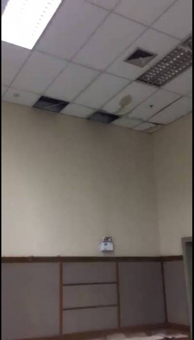 นักศึกษา ม. ดัง ระทึก ฝนตกหนักทำฝ้าร่วง...ไม่อยากจะคิดถ้ามีคนนั่งอยู่ นักศึกษา ม. ดัง ระทึก ฝนตกหนักทำฝ้าร่วง...ไม่อยากจะคิดถ้ามีคนนั่งอยู่