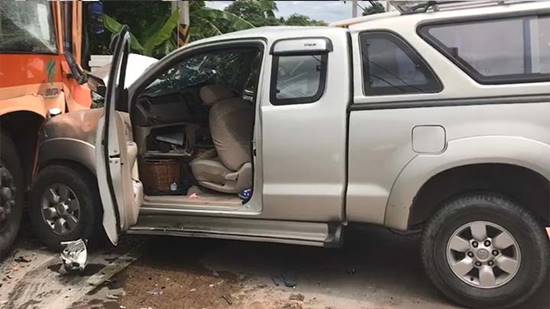 กระบะชนมอเตอร์ไซค์ กระบะชนมอเตอร์ไซค์