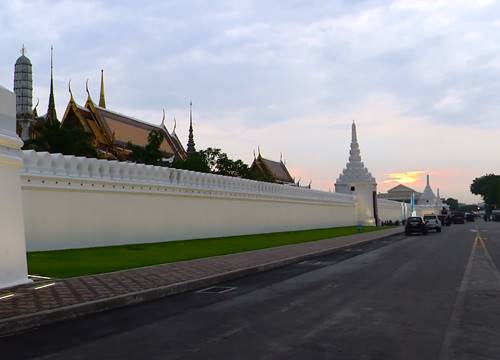 โปรดเกล้าฯ จัดทำซุ้มพระบรมฉายาลักษณ์ ในหลวง ร.9 โปรดเกล้าฯ จัดทำซุ้มพระบรมฉายาลักษณ์ ในหลวง ร.9