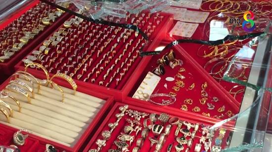 โจรความเร็วสูง ใช้ 8 วิ บุกเดี่ยวชิงทรัพย์ร้านทอง จ.สุราษฎร์ เชื่อเลียนแบบหนัง โจรความเร็วสูง ใช้ 8 วิ บุกเดี่ยวชิงทรัพย์ร้านทอง จ.สุราษฎร์ เชื่อเลียนแบบหนัง