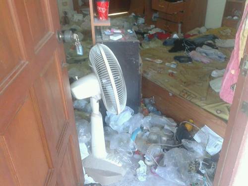 สภาพห้องพักนักศึกษาสาว สภาพห้องพักนักศึกษาสาว