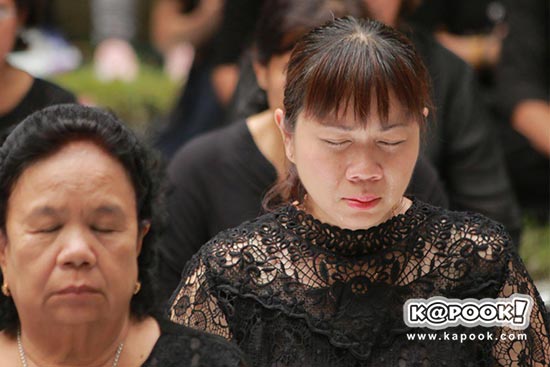 นาทีแห่งความเศร้า พสกนิกรชาวไทย สงบนิ่ง 89 วินาที แสดงความอาลัยถวายในหลวง ร.9 นาทีแห่งความเศร้า พสกนิกรชาวไทย สงบนิ่ง 89 วินาที แสดงความอาลัยถวายในหลวง ร.9