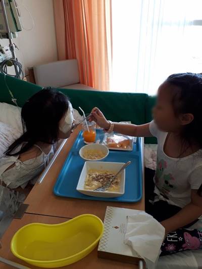 พ่อแม่พึงระวังให้ลูกเล่นมือถือ พ่อแม่พึงระวังให้ลูกเล่นมือถือ