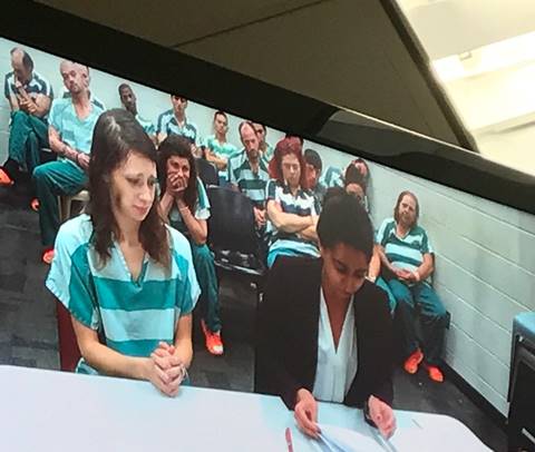 สาวไซด์ไลน์คว้าปืนยิงหัวลูกค้า สาวไซด์ไลน์คว้าปืนยิงหัวลูกค้า