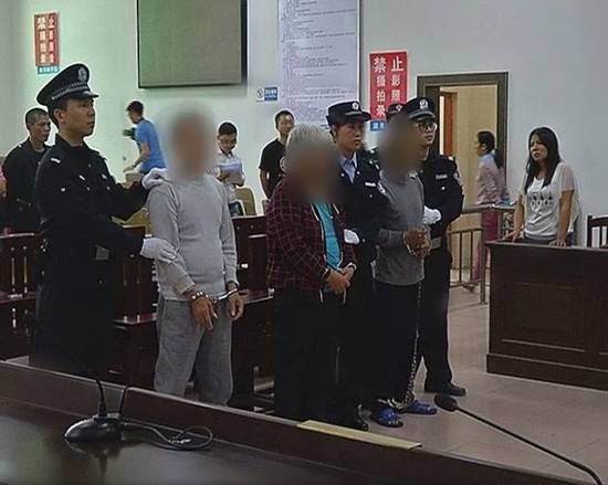 เดินเล่นในห้างอยู่ดี ๆ เจอลูกชายที่หายไป เดินเล่นในห้างอยู่ดี ๆ เจอลูกชายที่หายไป