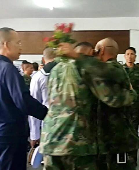 ทหาร Recon แห่ให้กำลังใจครูฝึก ทหาร Recon แห่ให้กำลังใจครูฝึก