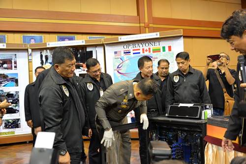 เบื้องหลังคอมพิวเตอร์ Blue Pearl สู่การจับกุม AlphaBay เว็บไซต์มืดระดับโลก เบื้องหลังคอมพิวเตอร์ Blue Pearl สู่การจับกุม AlphaBay เว็บไซต์มืดระดับโลก