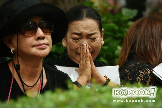 นาทีแห่งความเศร้า พสกนิกรชาวไทย ยืนสงบนิ่ง 89 วินาที แสดงความอาลัยถวาย ร.9 นาทีแห่งความเศร้า พสกนิกรชาวไทย ยืนสงบนิ่ง 89 วินาที แสดงความอาลัยถวาย ร.9