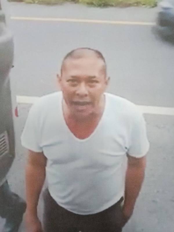 ตร. ครึ่งท่อน ใส่รองเท้าแตะ ตร. ครึ่งท่อน ใส่รองเท้าแตะ