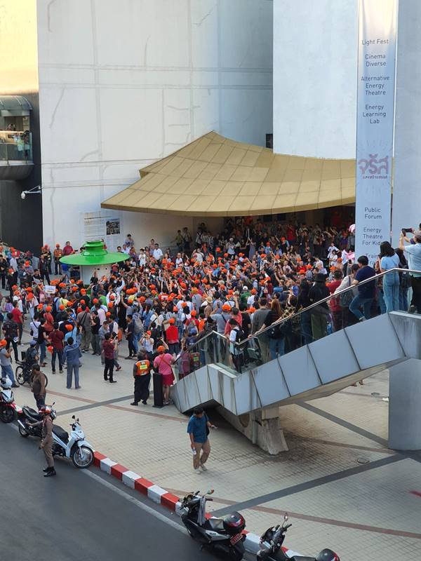 ธนาธร นัดชุมนุม ธนาธร นัดชุมนุม