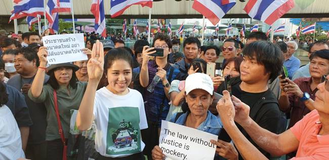 ธนาธร นัดชุมนุม ธนาธร นัดชุมนุม