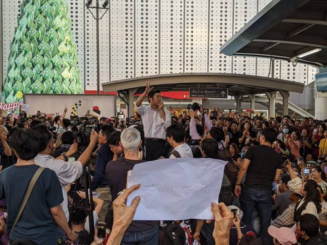 ธนาธร นัดชุมนุม ธนาธร นัดชุมนุม