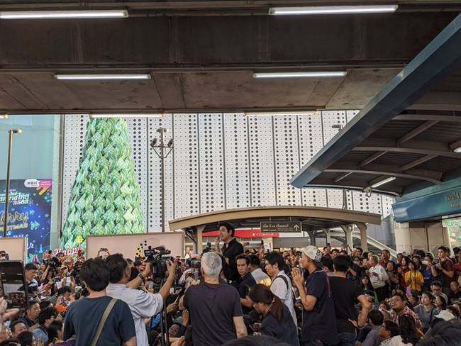 ธนาธร นัดชุมนุม ธนาธร นัดชุมนุม