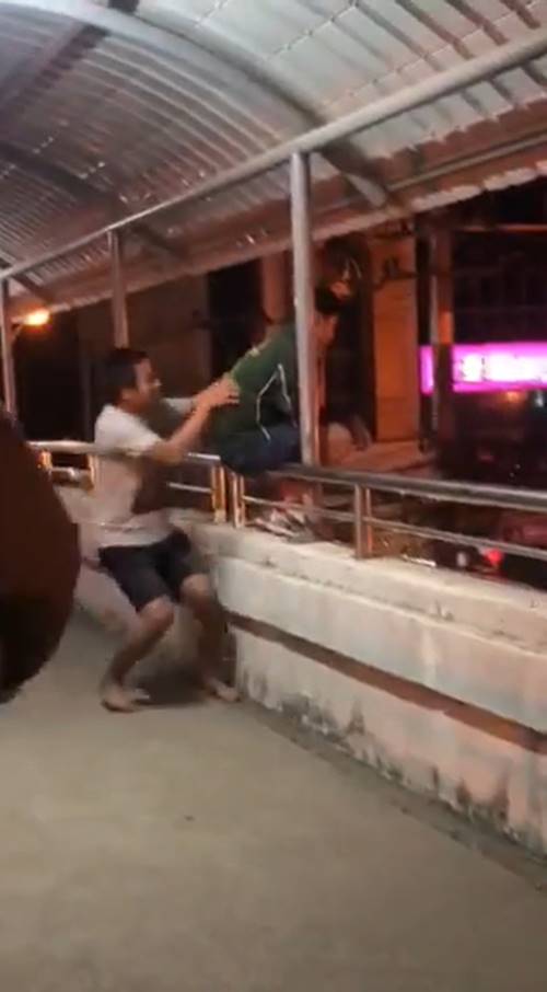 กระโดดสะพานลอย กระโดดสะพานลอย