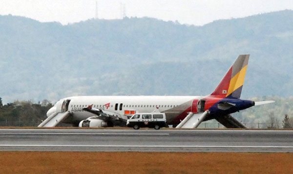 เอเชียน่า แอร์ไลน์ส พุ่งเลยรันเวย์สนามบินฮิโรชิม่า เจ็บระนาว เอเชียน่า แอร์ไลน์ส พุ่งเลยรันเวย์สนามบินฮิโรชิม่า เจ็บระนาว