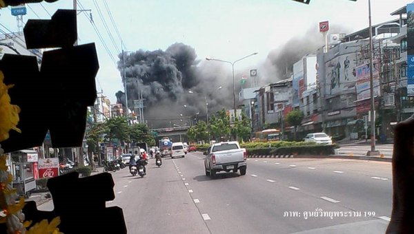 ไฟไหม้ร้านอาหารตะวันแดง สุขสวัสดิ์ ควันโขมงน่ากลัว ล่าสุดคุมเพลิงได้แล้ว ไฟไหม้ร้านอาหารตะวันแดง สุขสวัสดิ์ ควันโขมงน่ากลัว ล่าสุดคุมเพลิงได้แล้ว