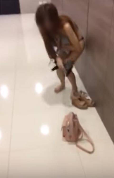 เมียหลวงสุดมั่น ไล่สาวไซด์ไลน์ระเริงรักกับผัว เปลือยกายหนี ไม่มีเวลาแต่งตัว เมียหลวงสุดมั่น ไล่สาวไซด์ไลน์ระเริงรักกับผัว เปลือยกายหนี ไม่มีเวลาแต่งตัว