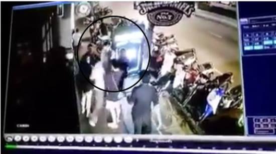 ระอุโซเชียล ! เที่ยวผับบางแสน ถูกเจ้าของร้านและลูกน้องรุมสกรัม เย็บ 16 เข็ม ระอุโซเชียล ! เที่ยวผับบางแสน ถูกเจ้าของร้านและลูกน้องรุมสกรัม เย็บ 16 เข็ม