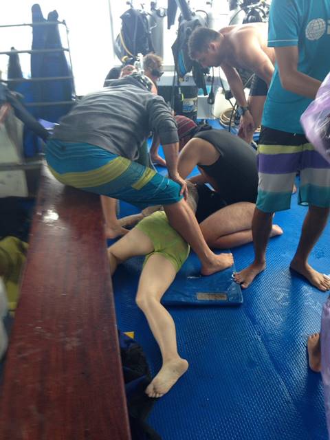 สปีดโบ๊ทชนกันกลางทะเลภูเก็ต-เร่งช่วยนักท่องเที่ยว เจ็บหลายราย สปีดโบ๊ทชนกันกลางทะเลภูเก็ต-เร่งช่วยนักท่องเที่ยว เจ็บหลายราย