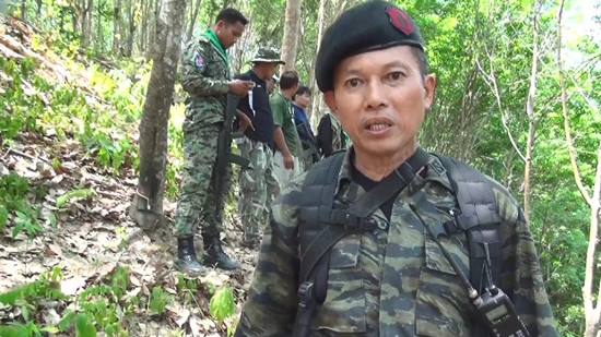 คลิปนาทีระทึก ช้างป่ายะลาวิ่งไล่ทำร้ายช่างภาพ บิดรถหนีเอาตัวรอด คลิปนาทีระทึก ช้างป่ายะลาวิ่งไล่ทำร้ายช่างภาพ บิดรถหนีเอาตัวรอด