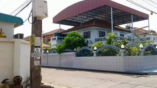 นายกวิศกรรมสถาน ชี้สร้างหลังคาครอบบ้านทำได้ แต่ต้องระวังความมั่นคง นายกวิศกรรมสถาน ชี้สร้างหลังคาครอบบ้านทำได้ แต่ต้องระวังความมั่นคง