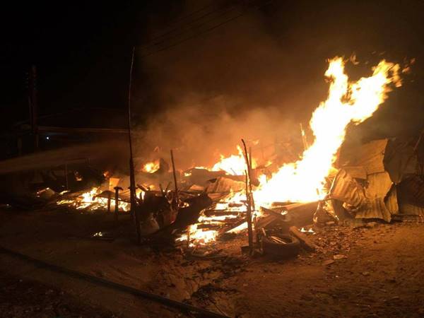 แม่ปาดน้ำตา ลูกชายวัย 17 ฉุนแม่ไม่ให้เงินไปเที่ยวสงกรานต์ เผาบ้านวอด แม่ปาดน้ำตา ลูกชายวัย 17 ฉุนแม่ไม่ให้เงินไปเที่ยวสงกรานต์ เผาบ้านวอด