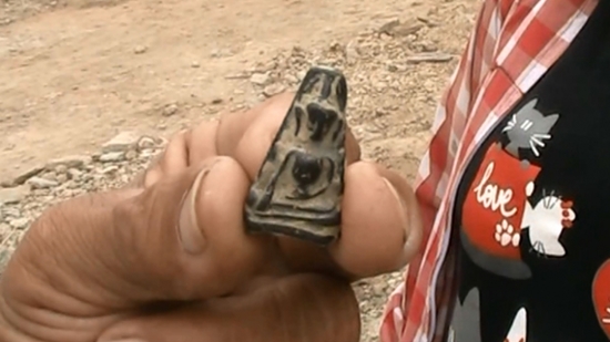 ชาวบ้านนครสวรรค์แห่ขุดหาพระกรุเก่าแก่ ชาวบ้านนครสวรรค์แห่ขุดหาพระกรุเก่าแก่