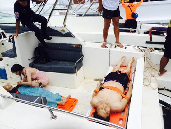 สปีดโบ๊ทชนกันกลางทะเลภูเก็ต-เร่งช่วยนักท่องเที่ยว เจ็บหลายราย สปีดโบ๊ทชนกันกลางทะเลภูเก็ต-เร่งช่วยนักท่องเที่ยว เจ็บหลายราย