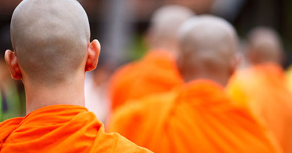 สะเทือนวงการสงฆ์ ดันกฎหมายเก็บภาษีพระ รายได้เกิน 2 หมื่น สะเทือนวงการสงฆ์ ดันกฎหมายเก็บภาษีพระ รายได้เกิน 2 หมื่น
