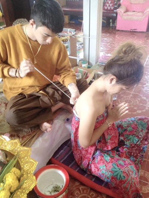 อาจารย์ยอร์ช เจ้าพ่อสักยันต์หน้าใส ลูกศิษย์แห่แหนให้ลงเข็มเพียบ อาจารย์ยอร์ช เจ้าพ่อสักยันต์หน้าใส ลูกศิษย์แห่แหนให้ลงเข็มเพียบ