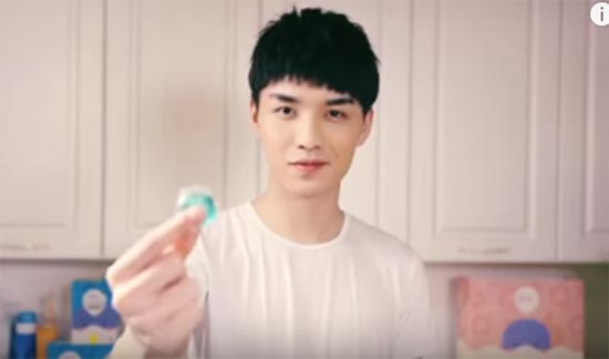 จวกยับ ! โฆษณาน้ำยาซักผ้าเหยียดสีผิว เปลี่ยนคนดำให้กลายเป็นคนขาว จวกยับ ! โฆษณาน้ำยาซักผ้าเหยียดสีผิว เปลี่ยนคนดำให้กลายเป็นคนขาว