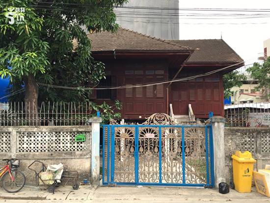 เจ้าของบ้านโบราณ ยืนกราน 80 ล้านก็ไม่ขาย หลังถูกขอซื้อเพื่อสร้างคอนโด เจ้าของบ้านโบราณ ยืนกราน 80 ล้านก็ไม่ขาย หลังถูกขอซื้อเพื่อสร้างคอนโด