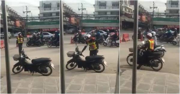 ทำแบบนี้ได้ด้วยเหรอ !? แม่อุ้มลูกน้อยเจอข้อหาไม่สวมหมวกกันน็อก โดนตำรวจยึดรถขี่ไปเฉย ทำแบบนี้ได้ด้วยเหรอ !? แม่อุ้มลูกน้อยเจอข้อหาไม่สวมหมวกกันน็อก โดนตำรวจยึดรถขี่ไปเฉย