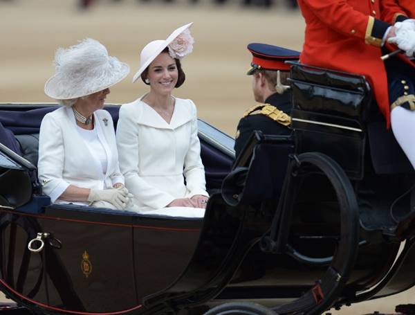 ชมภาพบรรยากาศ อังกฤษเฉลิม 90 พรรษาควีนเอลิซาเบธยิ่งใหญ่ ชมภาพบรรยากาศ อังกฤษเฉลิม 90 พรรษาควีนเอลิซาเบธยิ่งใหญ่