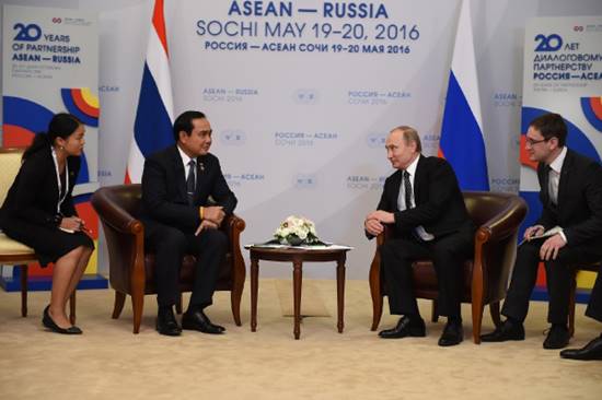 บิ๊กตู่ ชี้เยือนรัสเซียรอบนี้มีความก้าวหน้า ยันไม่ลงนามอีอียูส่งเดช บิ๊กตู่ ชี้เยือนรัสเซียรอบนี้มีความก้าวหน้า ยันไม่ลงนามอีอียูส่งเดช