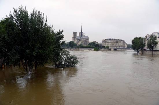 อุทกภัยถล่มยุโรปอ่วม ฝรั่งเศสประกาศสถานการณ์ฉุกเฉิน-สั่งปิดพิพิธภัณฑ์ลูฟวร์ อุทกภัยถล่มยุโรปอ่วม ฝรั่งเศสประกาศสถานการณ์ฉุกเฉิน-สั่งปิดพิพิธภัณฑ์ลูฟวร์