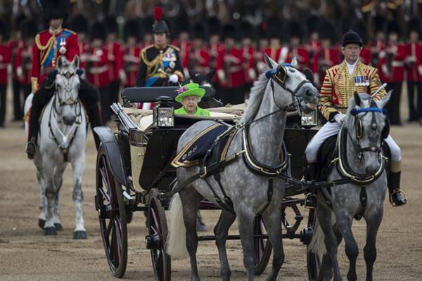 ชมภาพบรรยากาศ อังกฤษเฉลิม 90 พรรษาควีนเอลิซาเบธยิ่งใหญ่ ชมภาพบรรยากาศ อังกฤษเฉลิม 90 พรรษาควีนเอลิซาเบธยิ่งใหญ่